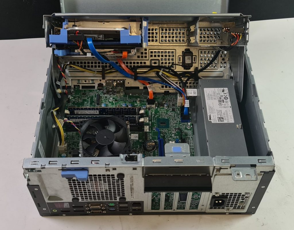 Dell OptiPlex 5040 opened up and displaying contents